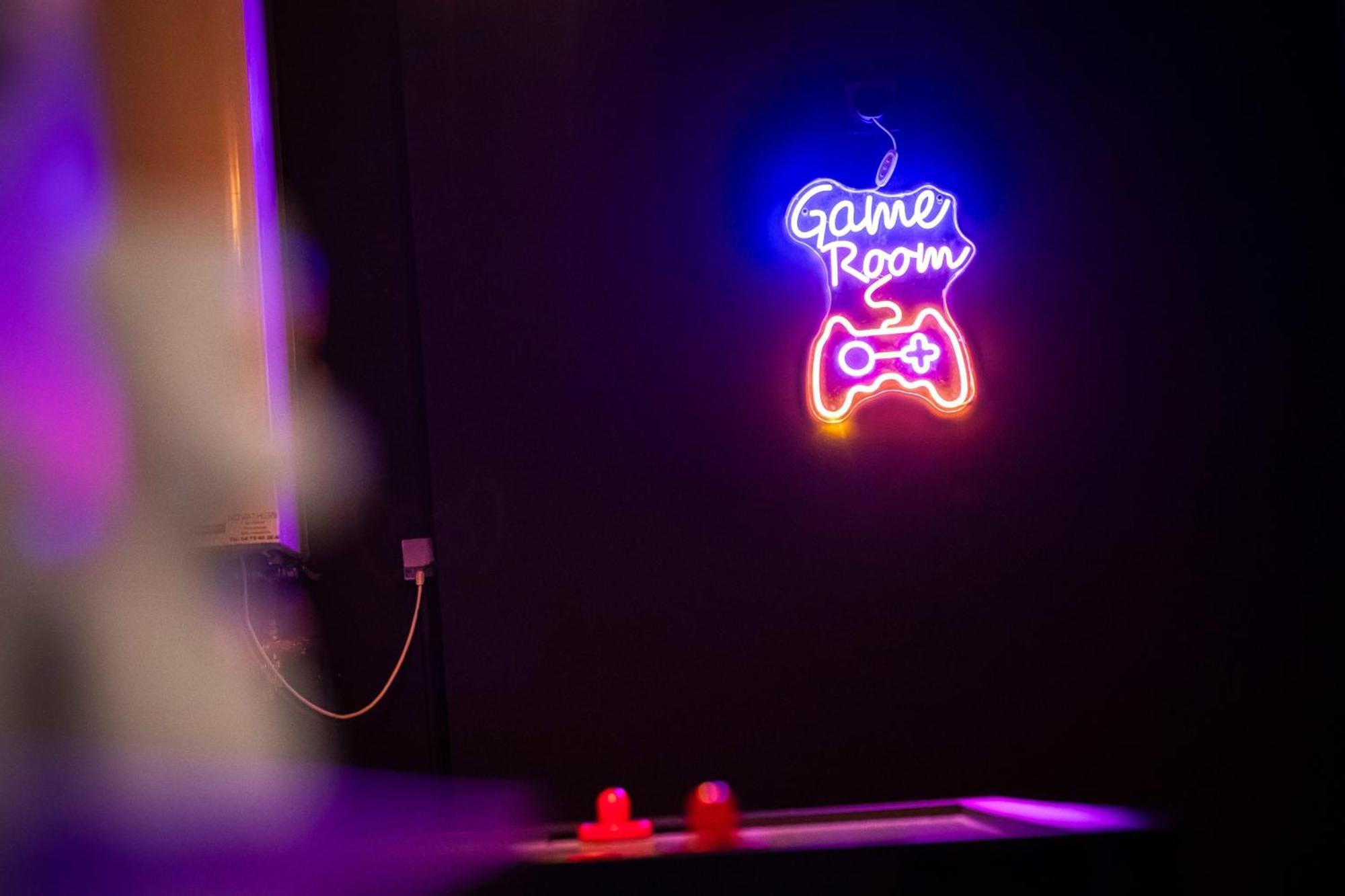 La Villa - Piscine / Karaoke / Jeux Fontaine  Екстериор снимка