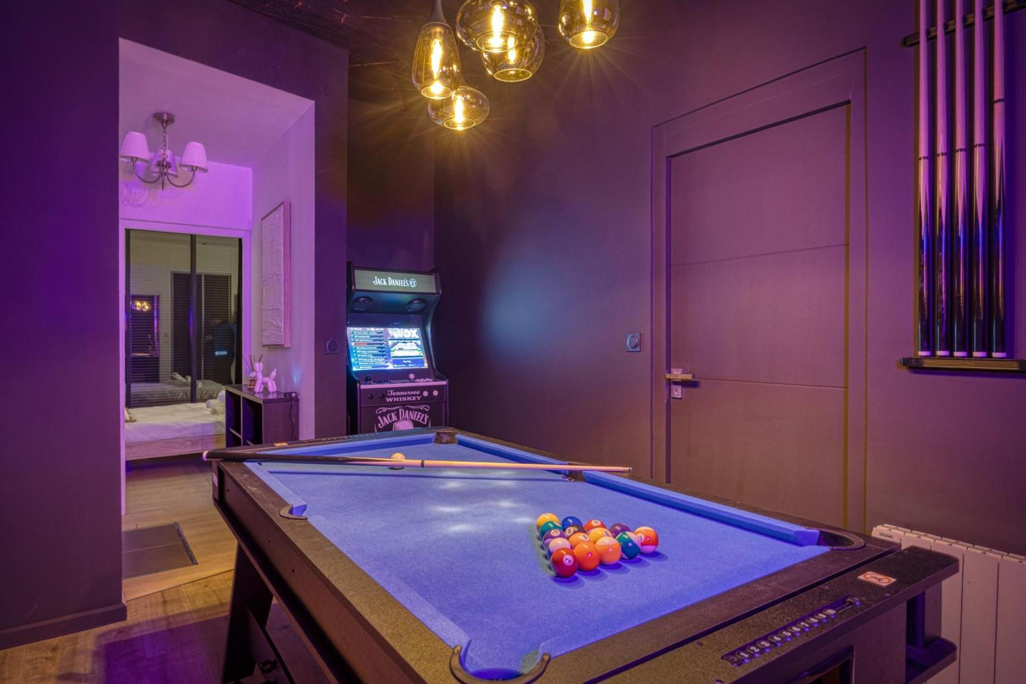 La Villa - Piscine / Karaoke / Jeux Fontaine  Екстериор снимка
