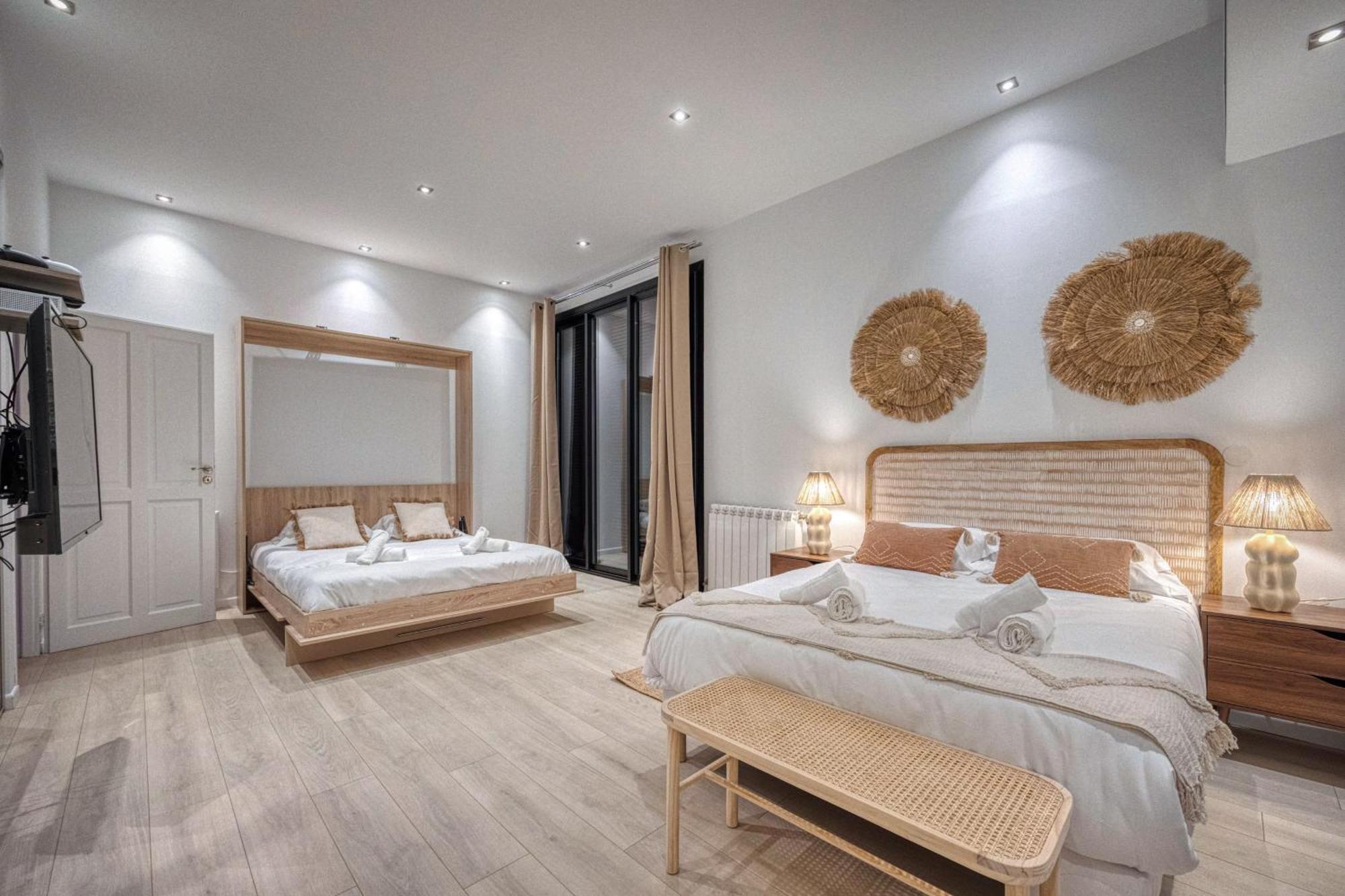 La Villa - Piscine / Karaoke / Jeux Fontaine  Екстериор снимка