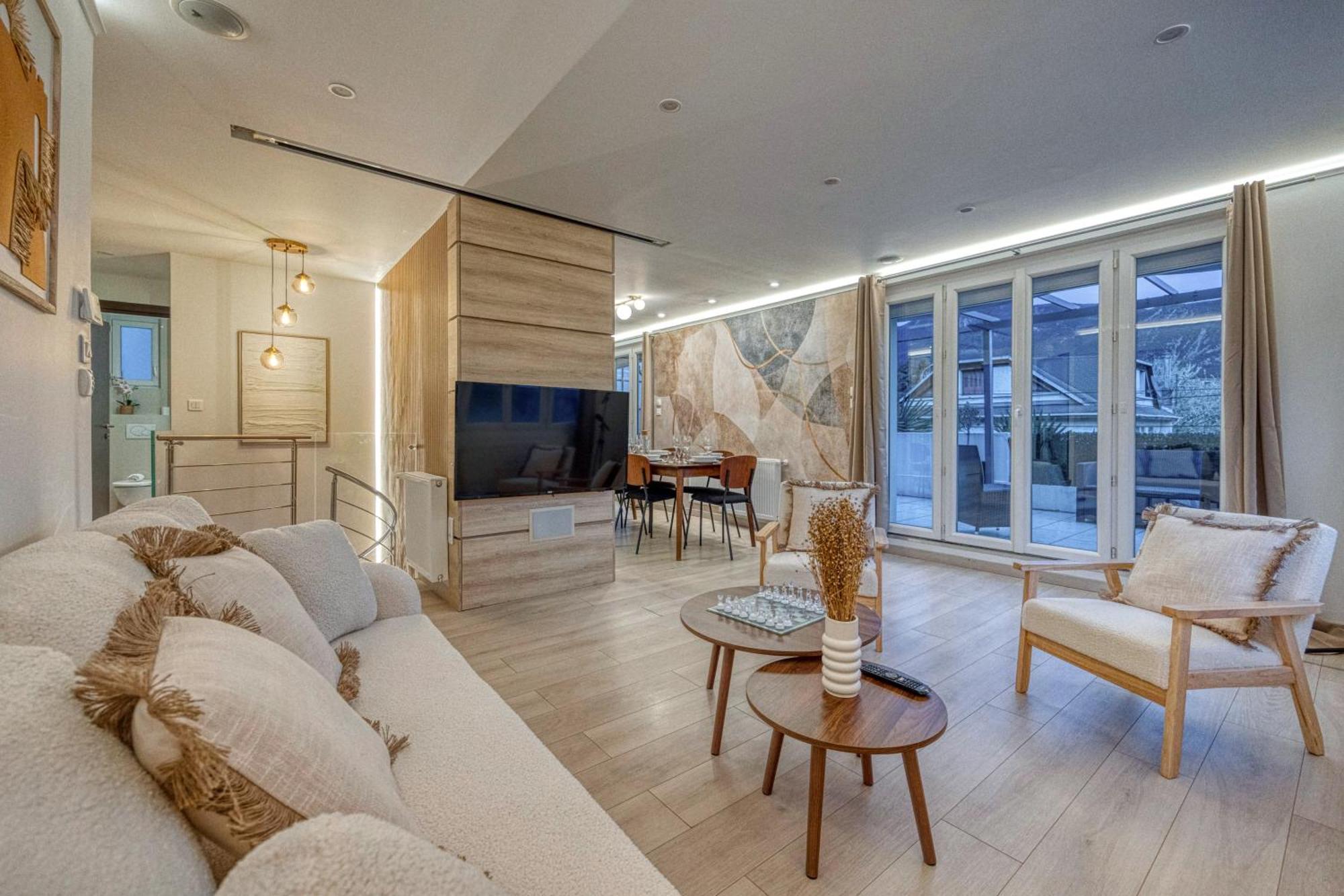 La Villa - Piscine / Karaoke / Jeux Fontaine  Екстериор снимка